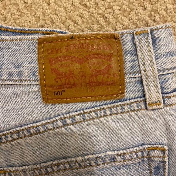 Levi Denim Shorts - Picture 4 of 5